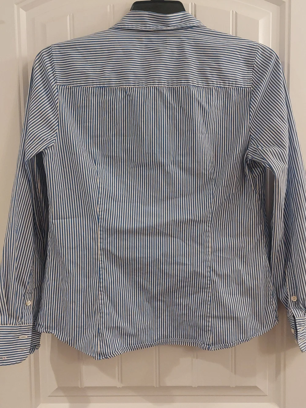 J. Crew Women's Blue and White Stripe Button-Up Shirt
